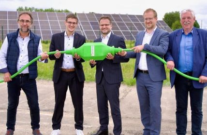 Goldbeck Solar und RheinEnergie eröffnen Solarpark (Foto: GOLDBECK SOLAR)