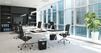 Modernes Bürodesign – offene Räume liegen im Trend (Foto: AdobeStock - 210620329 Victor zastol'skiy)